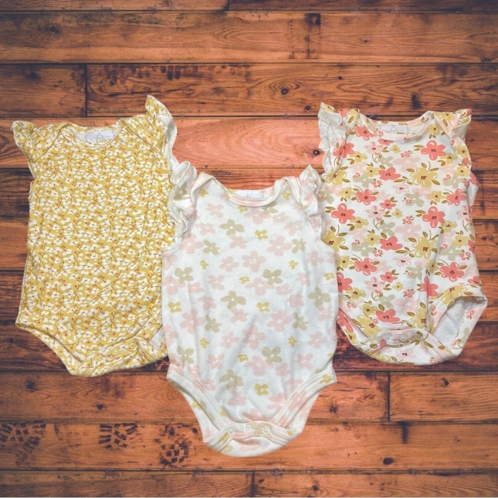 5 for $25🔥Star Baby Set of 3 Snap Bottom Tops‎ Baby Size 6-9 Months